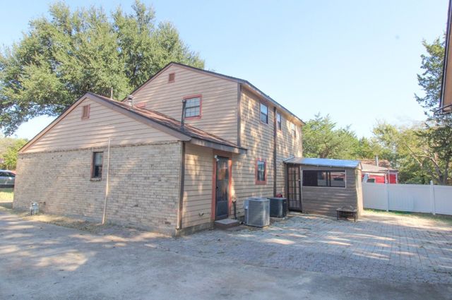 1521 W Springcrest Circle, Lancaster, TX 75134