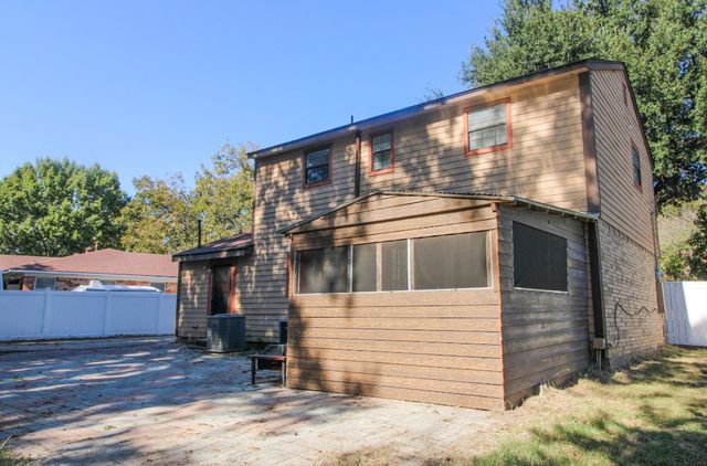 1521 W Springcrest Circle, Lancaster, TX 75134