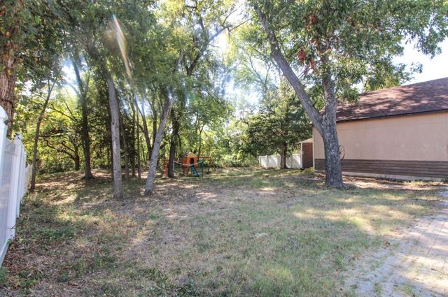 1521 W Springcrest Circle, Lancaster, TX 75134