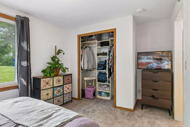 670 Goodwin Avenue N, Oakdale, MN 55128