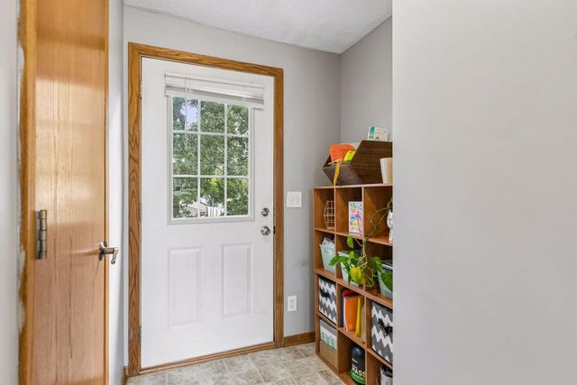 670 Goodwin Avenue N, Oakdale, MN 55128