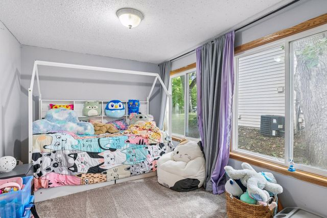 670 Goodwin Avenue N, Oakdale, MN 55128