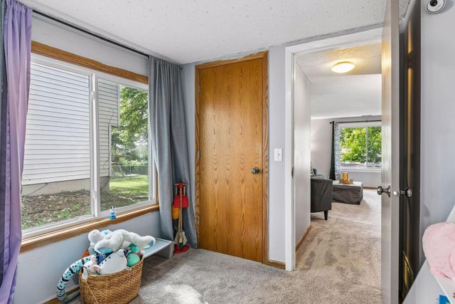 670 Goodwin Avenue N, Oakdale, MN 55128