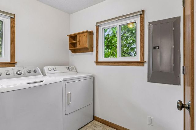 670 Goodwin Avenue N, Oakdale, MN 55128