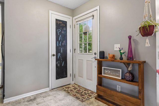 670 Goodwin Avenue N, Oakdale, MN 55128