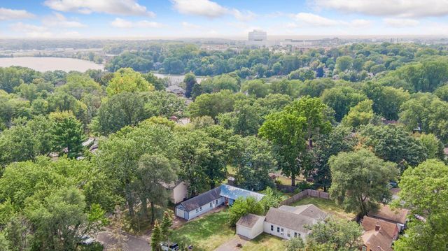 670 Goodwin Avenue N, Oakdale, MN 55128