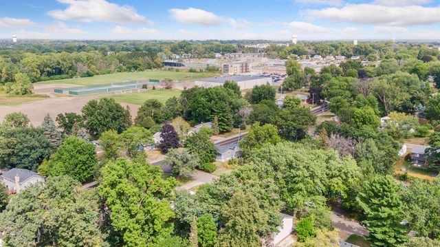 670 Goodwin Avenue N, Oakdale, MN 55128