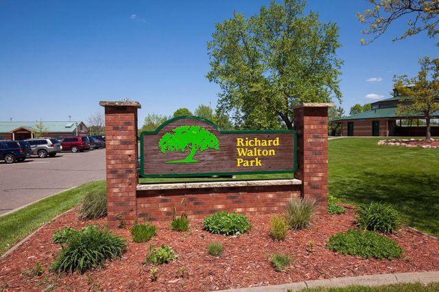 670 Goodwin Avenue N, Oakdale, MN 55128