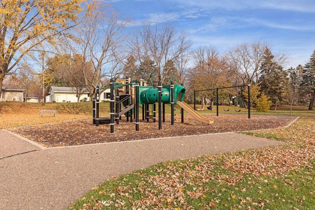 670 Goodwin Avenue N, Oakdale, MN 55128