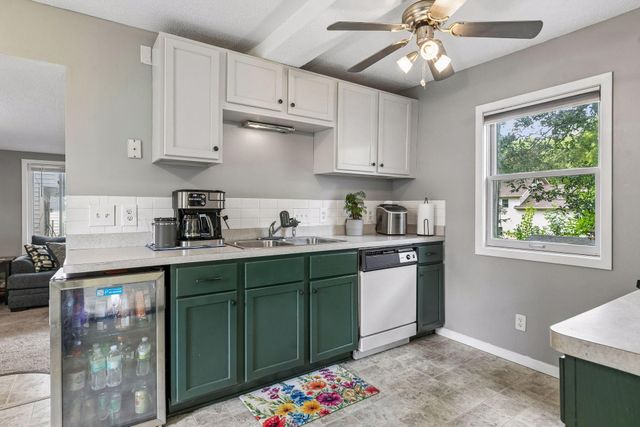 670 Goodwin Avenue N, Oakdale, MN 55128