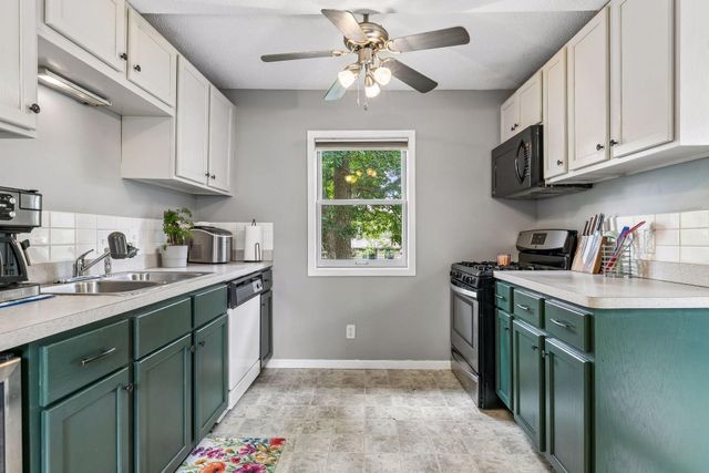 670 Goodwin Avenue N, Oakdale, MN 55128