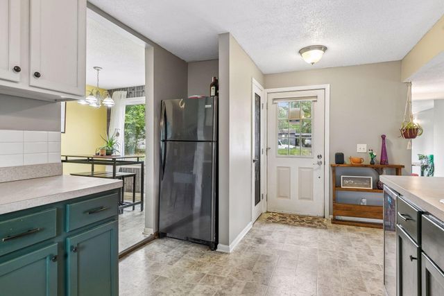 670 Goodwin Avenue N, Oakdale, MN 55128