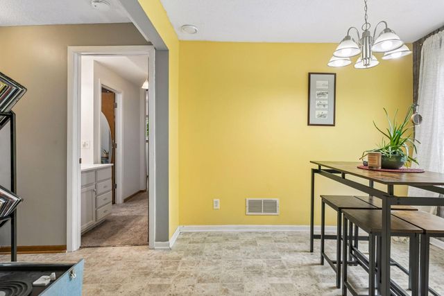 670 Goodwin Avenue N, Oakdale, MN 55128