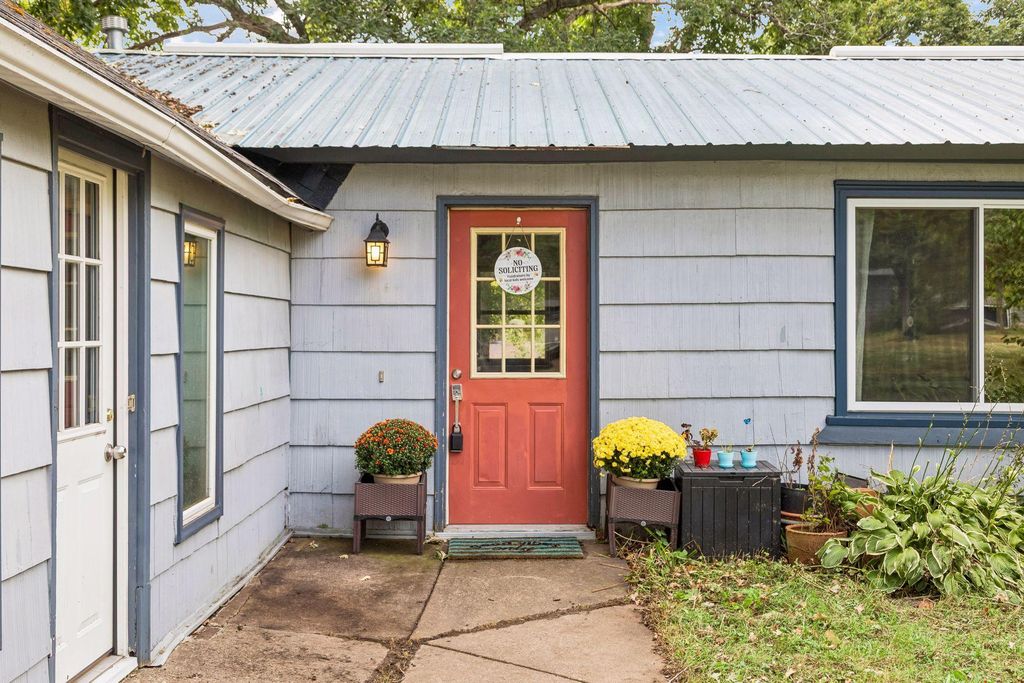 670 Goodwin Avenue N, Oakdale, MN 55128 — photo 2