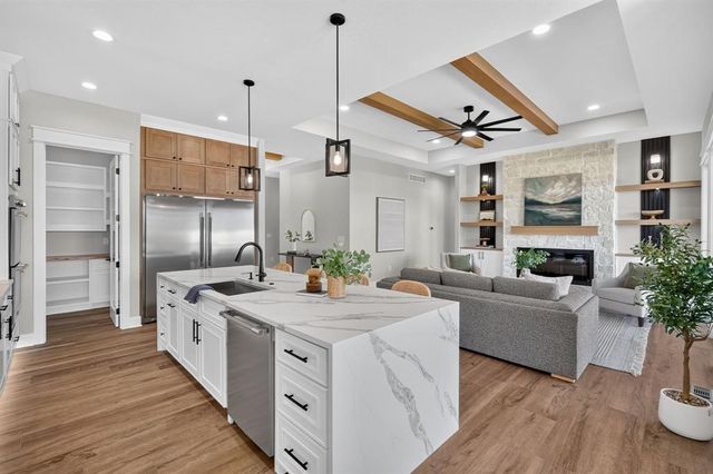 4123 Westgate Parkway, Clive, IA 50325