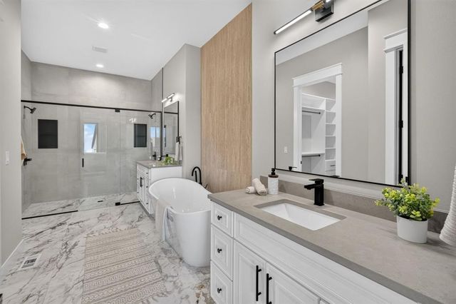 4123 Westgate Parkway, Clive, IA 50325