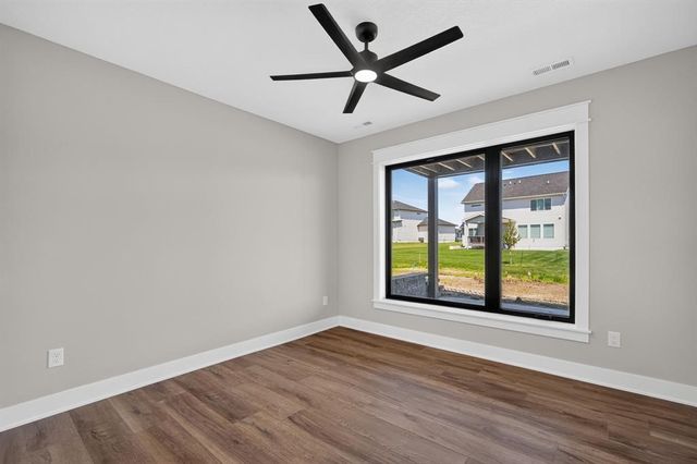 4123 Westgate Parkway, Clive, IA 50325