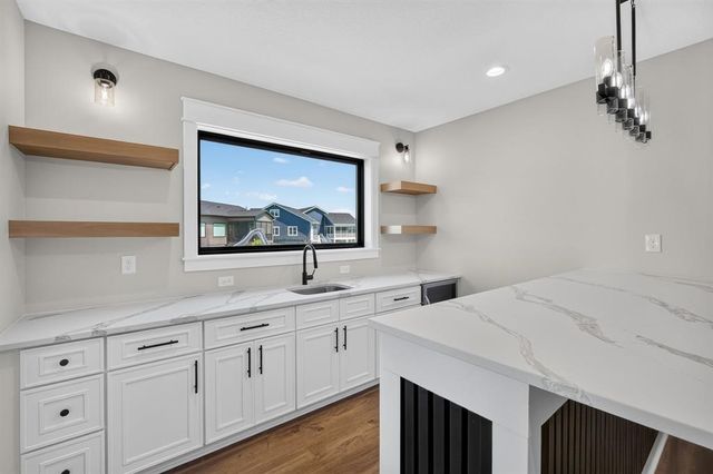 4123 Westgate Parkway, Clive, IA 50325