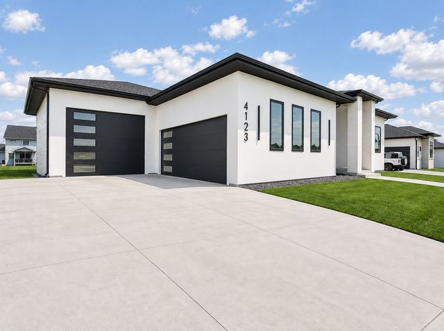4123 Westgate Parkway, Clive, IA 50325
