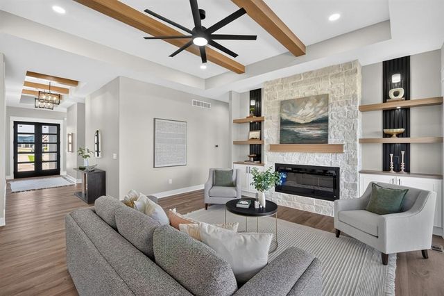 4123 Westgate Parkway, Clive, IA 50325
