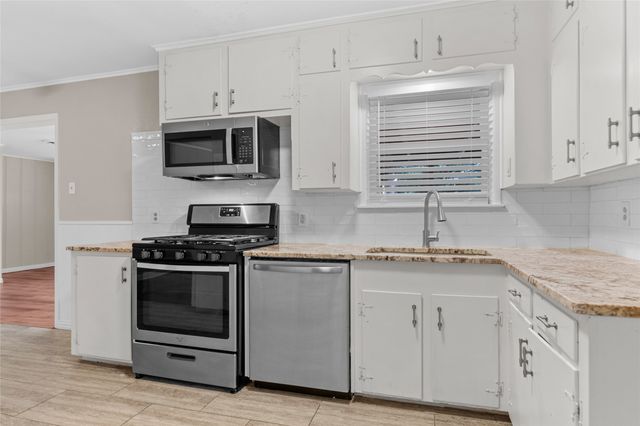 5229 Ira Street N, Haltom City, TX 76117