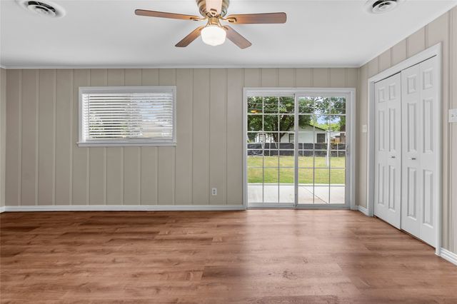 5229 Ira Street N, Haltom City, TX 76117