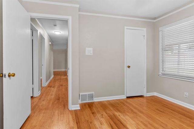 5229 Ira Street N, Haltom City, TX 76117