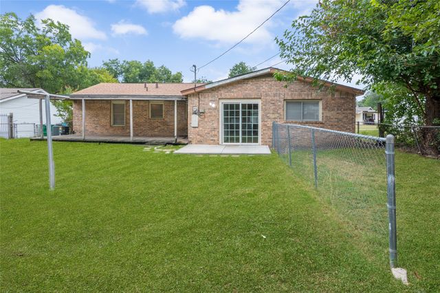 5229 Ira Street N, Haltom City, TX 76117