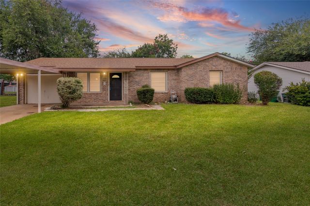 5229 Ira Street N, Haltom City, TX 76117