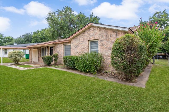 5229 Ira Street N, Haltom City, TX 76117