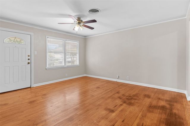 5229 Ira Street N, Haltom City, TX 76117