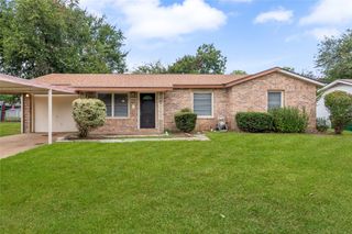 5229 Ira Street N, Haltom City, TX 76117