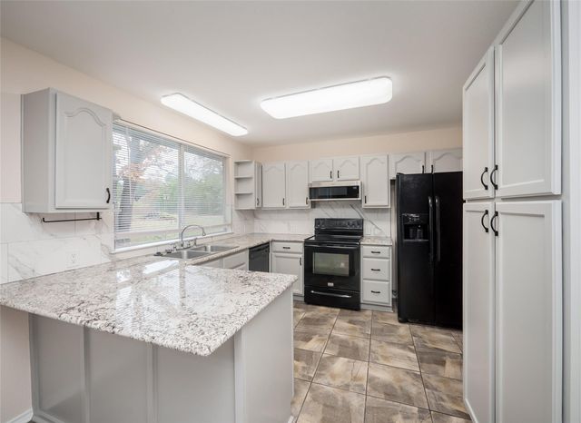 137 Blanket Flower Dr, Bastrop, TX 78602