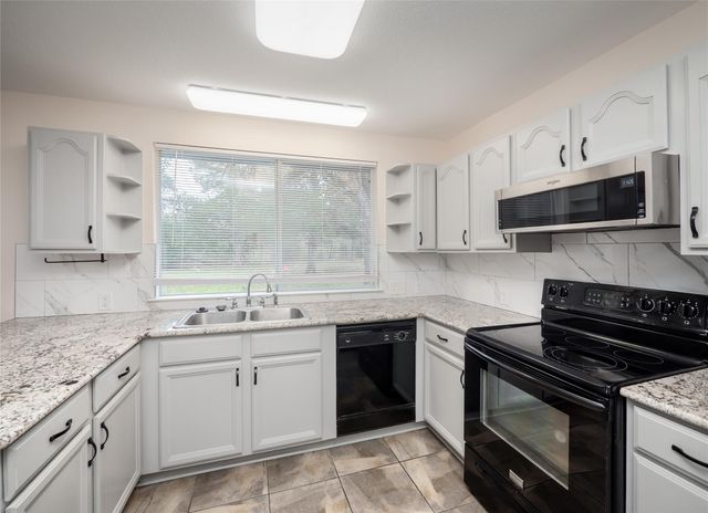 137 Blanket Flower Dr, Bastrop, TX 78602