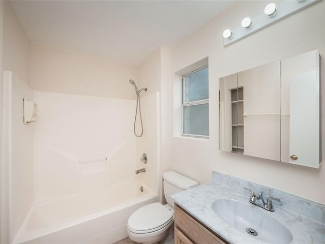 137 Blanket Flower Dr, Bastrop, TX 78602