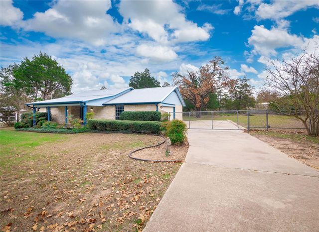 137 Blanket Flower Dr, Bastrop, TX 78602