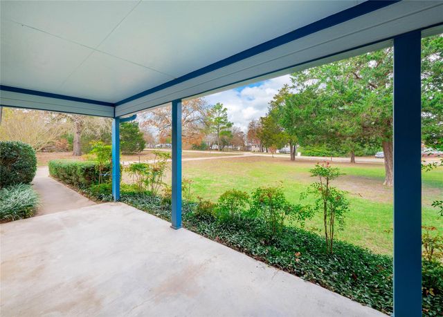 137 Blanket Flower Dr, Bastrop, TX 78602