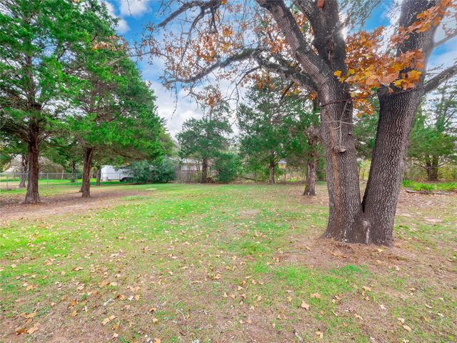 137 Blanket Flower Dr, Bastrop, TX 78602