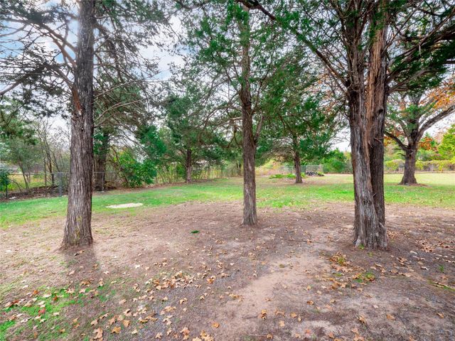 137 Blanket Flower Dr, Bastrop, TX 78602