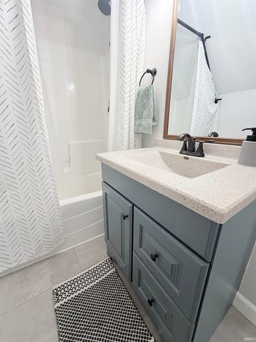 2164 S 1200 E, Oakland City, IN 47660