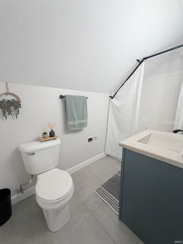 2164 S 1200 E, Oakland City, IN 47660