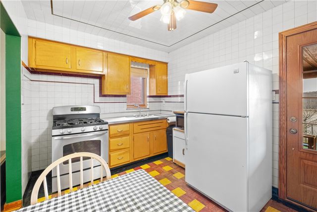 239 Spruce St, Canonsburg, PA 15317