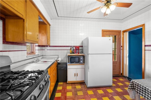 239 Spruce St, Canonsburg, PA 15317