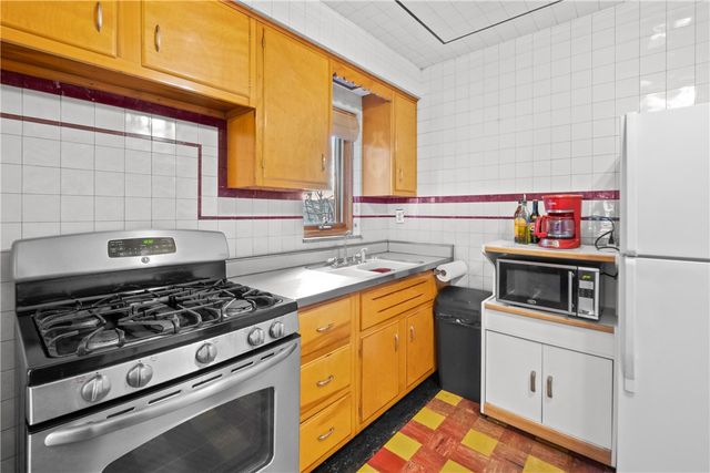 239 Spruce St, Canonsburg, PA 15317