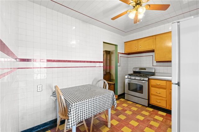 239 Spruce St, Canonsburg, PA 15317