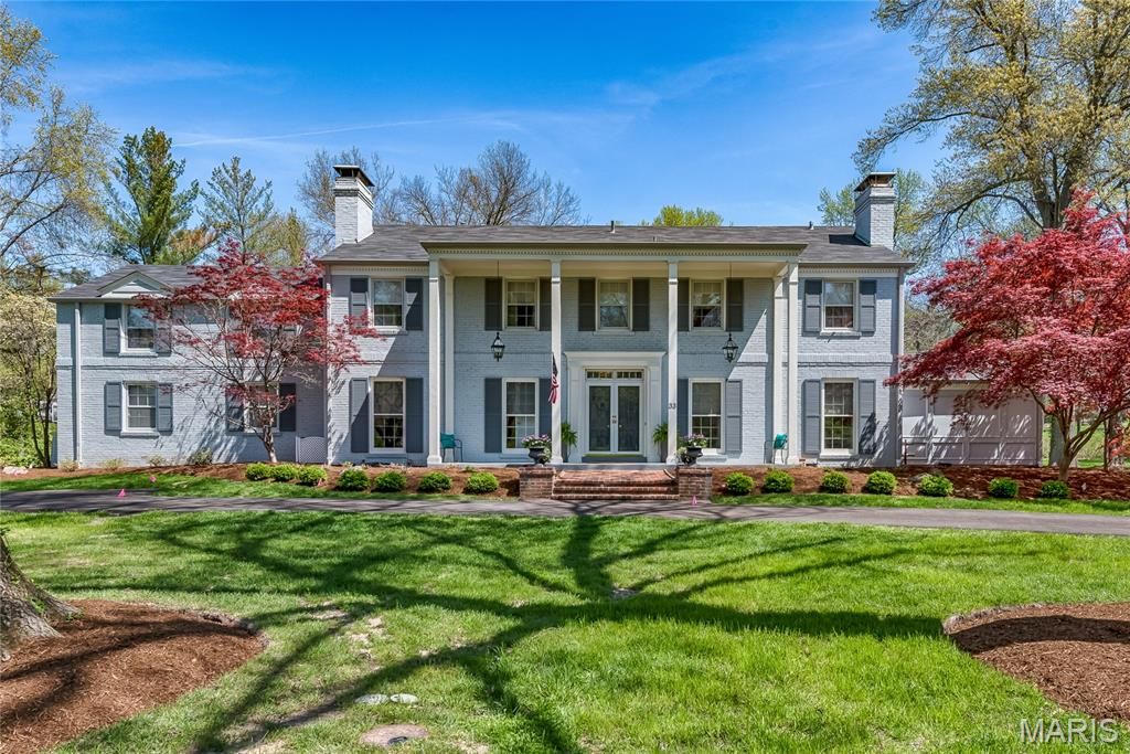 33 Log Cabin Drive, Ladue, MO 63124
