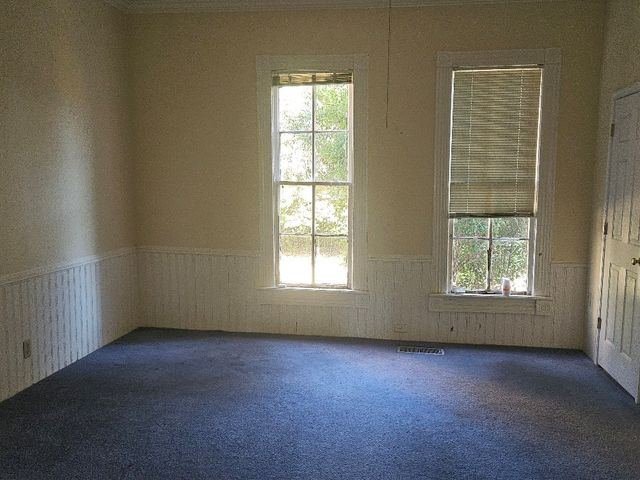 77 E King St, Newton, AL 36352