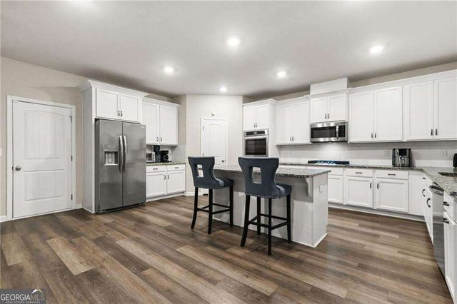 689 S Jeff Davis Drive, Fayetteville, GA 30215
