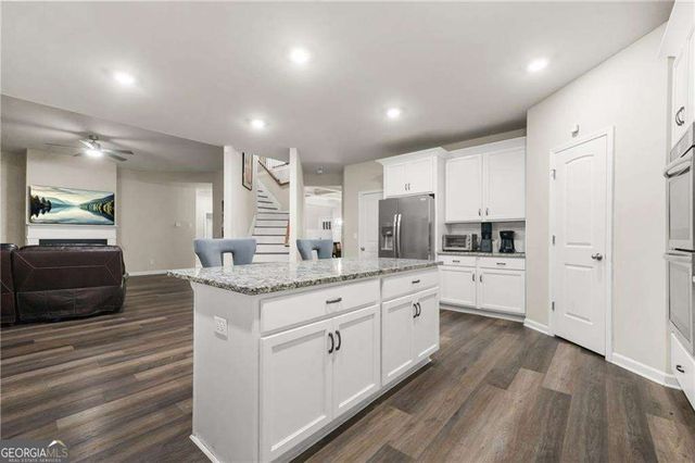 689 S Jeff Davis Drive, Fayetteville, GA 30215