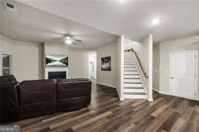 689 S Jeff Davis Drive, Fayetteville, GA 30215